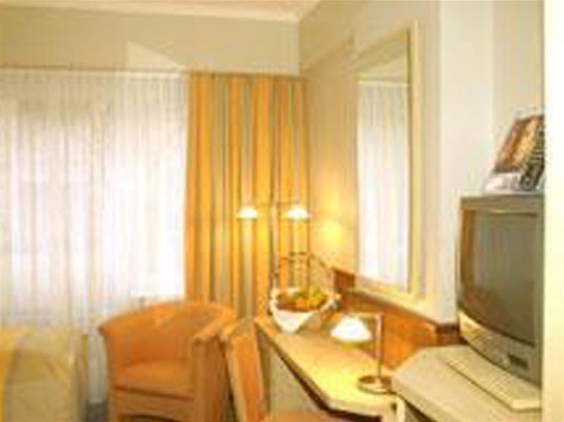 Western Berlin-kurfuerstendamm 4*